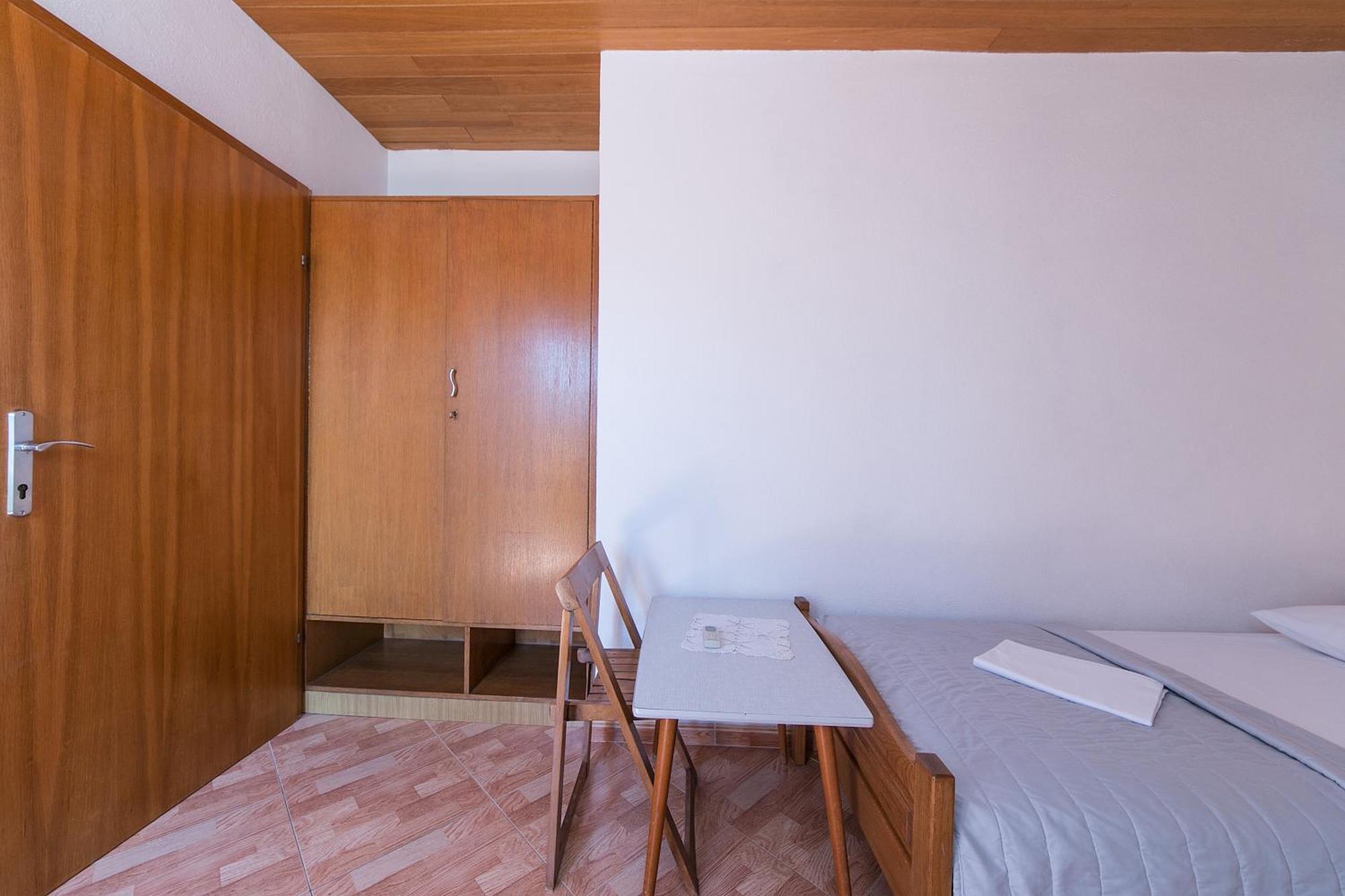 Apartments And Rooms By The Sea Brela, Makarska - 2752 Quarto foto