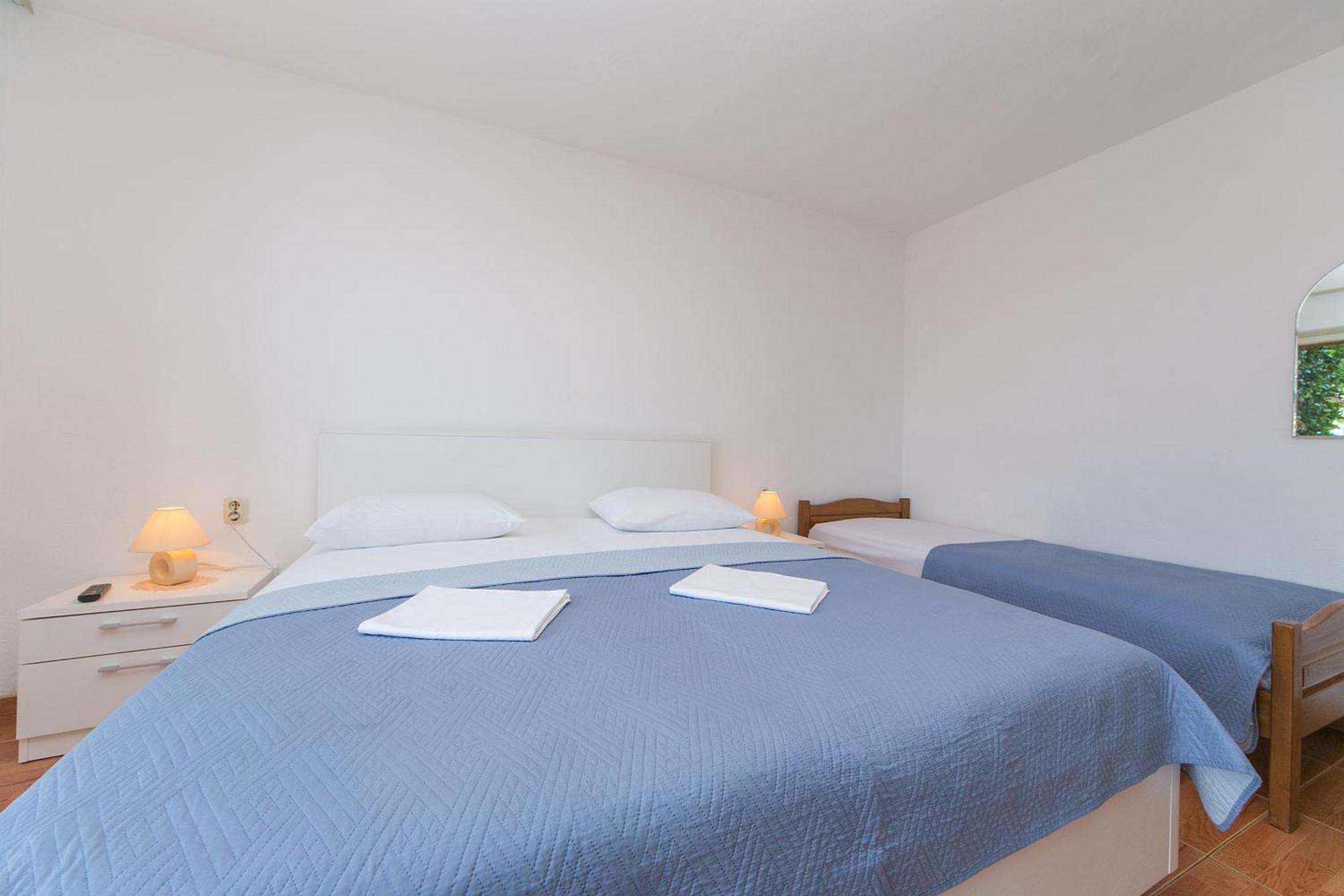 Apartments And Rooms By The Sea Brela, Makarska - 2752 Exterior foto