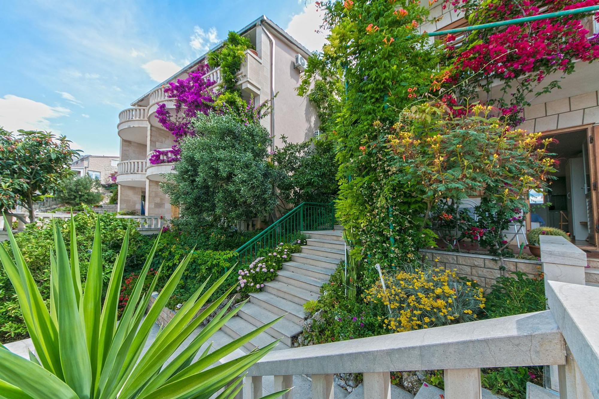 Apartments And Rooms By The Sea Brela, Makarska - 2752 Exterior foto